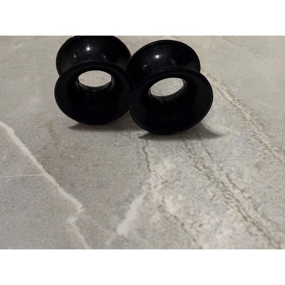 Stuppendux Pair of Black Silicone Ear Gauges Plugs Tunnels Hollow 00G 8mm - Picture 7 of 7